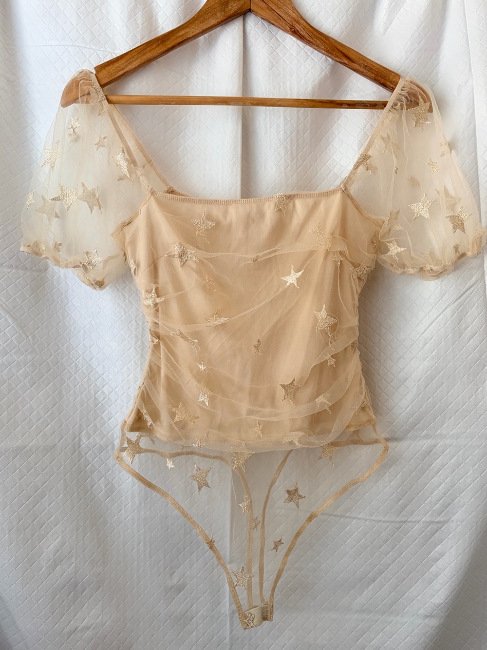 Le Lis Nude Star-Embroidered Puff-Sleeve Bodysuit